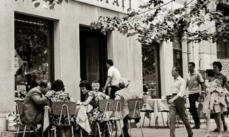În 1964, terasa Cofetăriei Carpați din Piața Unirii era un loc animat