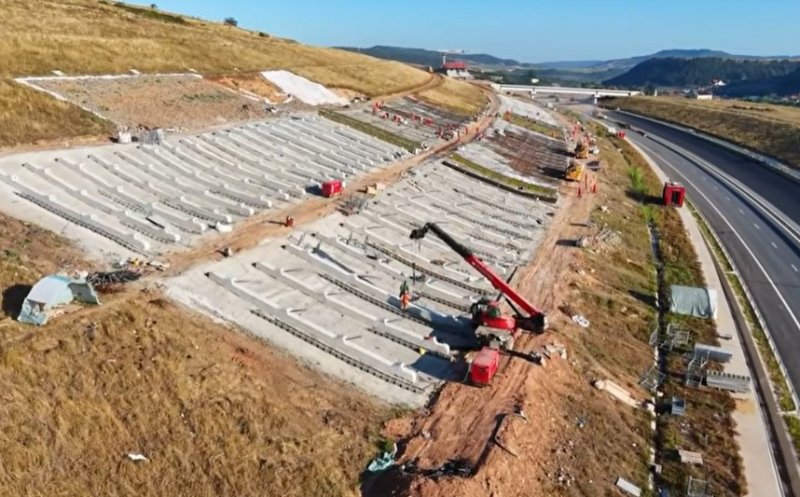 Așa arată acum autostrada construită de UMB între Nădășelu și Zimbor. IMAGINI spectaculoase de pe A3 din zona Mihăiești