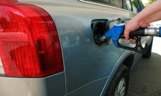 S-a aprins beculețul roșu? Câți kilometri mai poate parcurge mașina din acel moment