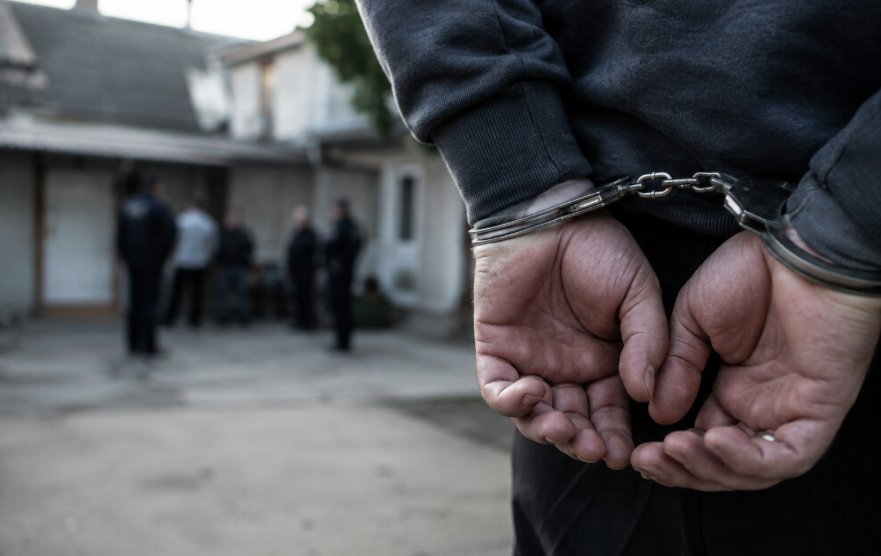 Filmului scandalului dintr-o familie din Cluj, refăcut de procurori: și-ar fi lovit fratele cu un par, apoi și-ar fi amenințat cumnata cu moartea