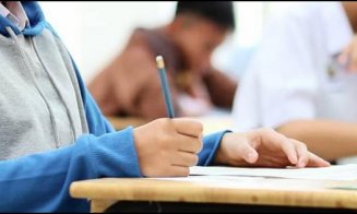 Bursele sociale rămân și peste vară. Ministrul Educației dă înapoi după valul de proteste