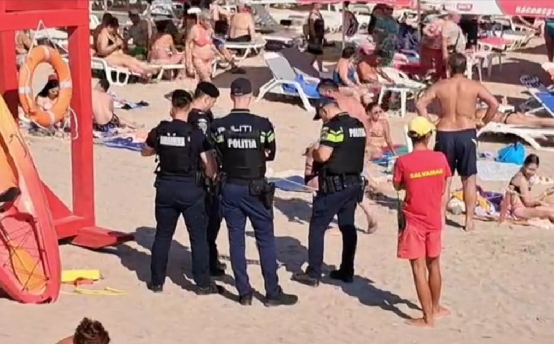 Situație incredibilă pe litoral: Un turist a găsit o bucată de dronă în mare, a scos-o din apă și a lăsat-o sub foișorul salvamarilor