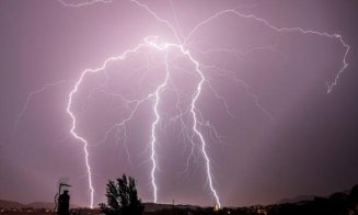 Cod galben de vreme rea în Cluj-Napoca și mai multe localități. Averse torențiale, grindină și descărcări electrice