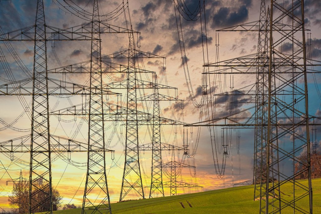 Top 10 giganți ai energiei electrice din România. DEER, între cele mai profitabile companii