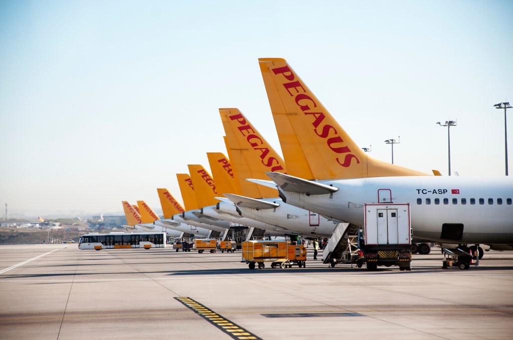 Pegasus a anulat zborurile către Moscova după ce Zelenski a amenințat că va închide spațiul aerian rusesc