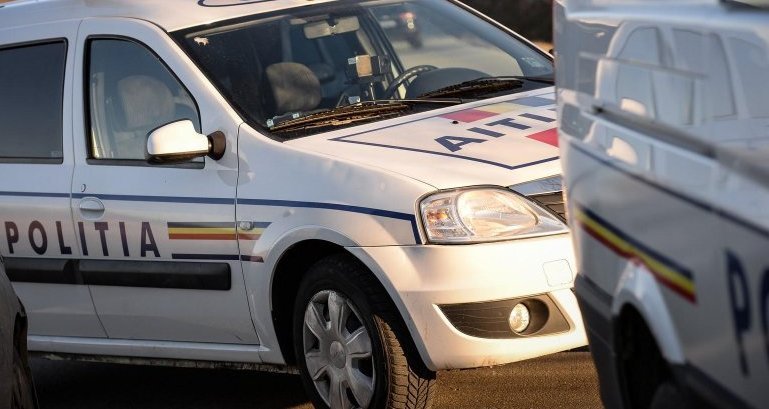 Sălăjan "parcat" la răcoare de polițiștii clujeni. L-au prins băut, fără permis, pe un moped cu seria de șasiu ștearsă