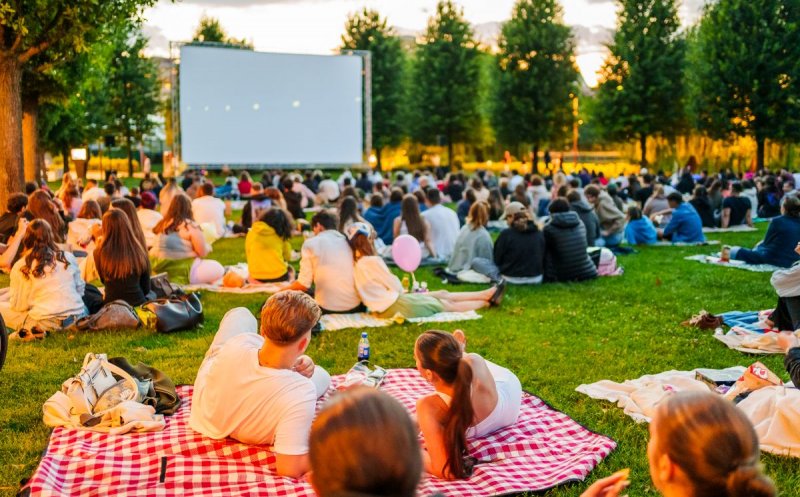 Movie Nights se încheie cu „The Notebook”: peste 4.000 de clujeni s-au bucurat de filme sub cerul liber, în Iulius Parc