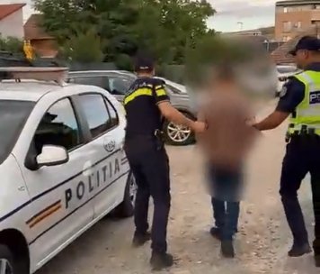Tânăr de 18 ani, beat criță, în arest după o cursă nebună în Apahida! A furat o dubă și a băgat-o în parapet când a văzut poliția