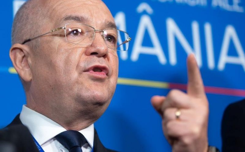 Emil Boc, după controversa elevilor chemați la slujbă: „Nimeni nu trebuie obligat să creadă. Nimeni nu trebuie împiedicat să creadă”