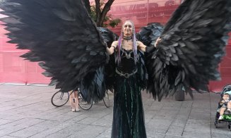A început WonderPuck! Centrul Clujului, transformat într-o imensă scenă de basm: personaje în costume impresionante, spectacole, acrobații și ateliere