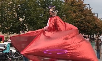 A început WonderPuck! Centrul Clujului, transformat într-o imensă scenă de basm: personaje în costume impresionante, spectacole, acrobații și ateliere pentru cei mici