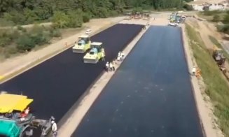 Au început lucrările de asfaltare pe un tronson experimental al autostrăzii A1. Unele loturi nu au încă Acord Revizuit de Mediu