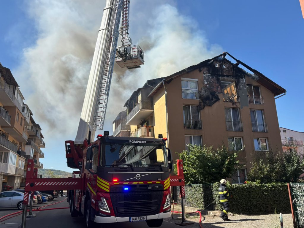 Incendiu de amploare în Florești: flăcările au cuprins mai multe apartamente și acoperișul unui bloc