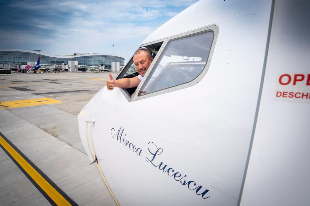 Primul zbor pentru noul avion intrat în flota TAROM, care poartă numele „Mircea Lucescu”: „Modern, curat, silențios”