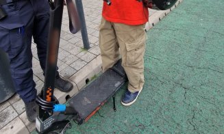 Dosar penal pentru un băiat de 15 ani din Cluj, prins pe o trotinetă electrică. Tatăl său este anchetat și el