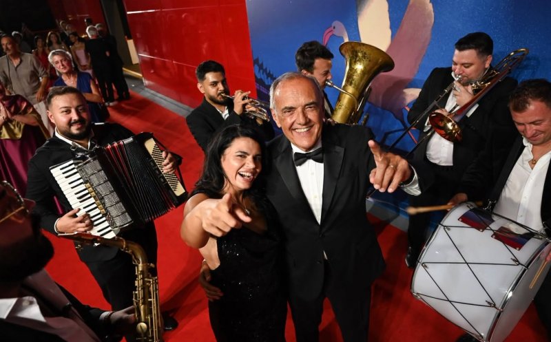 Premiul publicului la Festivalul de Film de la Veneția, câștigat de regizoarea rroma Alina Șerban cu lungmetrajul ”Eu contez” / A urcat cu lăutarii pe scenă