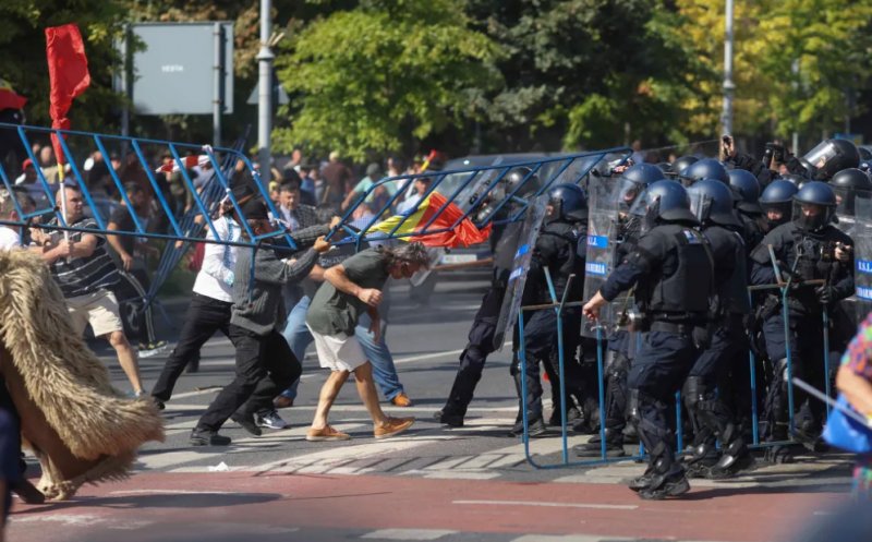 Protestul oierilor din capitală a fost deturnat de grupuri de susținători ai inculpatului Georgescu / Violențe și intervenție a jandarmilor