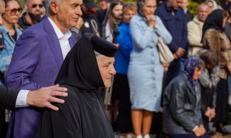 Episcopia Oradiei face cercetări după vizita lui Călin Georgescu la o mănăstire, unde preotul l-a numit „președinte ales”: "Biserica nu poate fi 