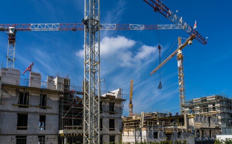 Piața construcțiilor din Cluj dă semne de încetinire. Mai puține autorizații pentru locuințe în 2026