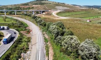 Calea ferată Cluj – Oradea: În ce stadiu sunt lucrările la cele 4 tronsaone. Circulația deschisă la standardele promise, abia din 2028