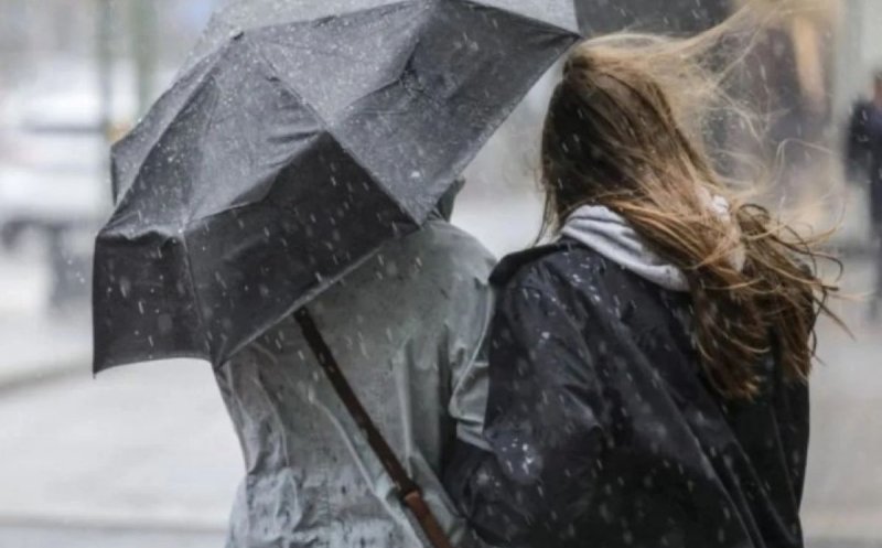 Gata cu temperaturile ca de vară! Vremea se schimbă brusc: frig, ploi, lapoviță și chiar ninsori