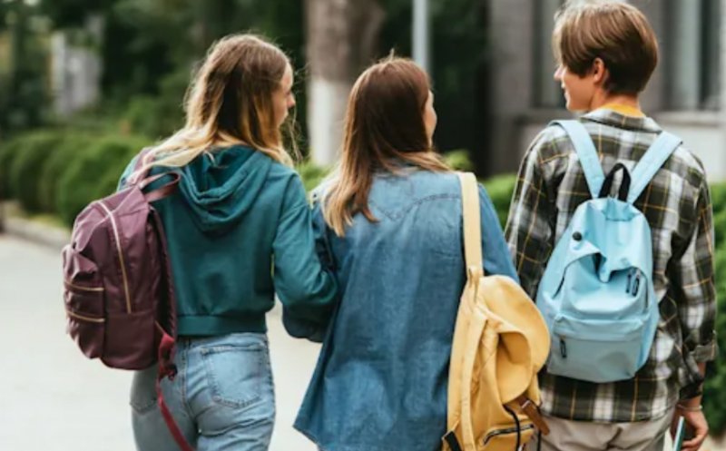 Semnal de alarmă pentru părinți: 4 din 10 adolescenți cunosc persoane care consumă droguri. Alcoolul, vapatul și jocurile de noroc, alte riscuri