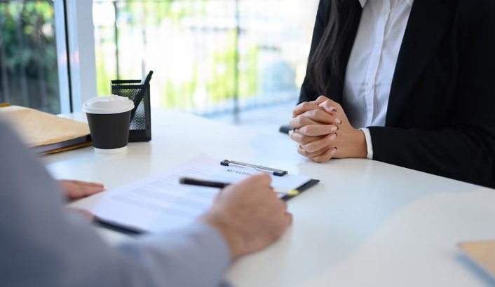 Nu le mai ajung banii! Tot mai mulți români își caută un al doilea job. Cât se câștigă la part-time