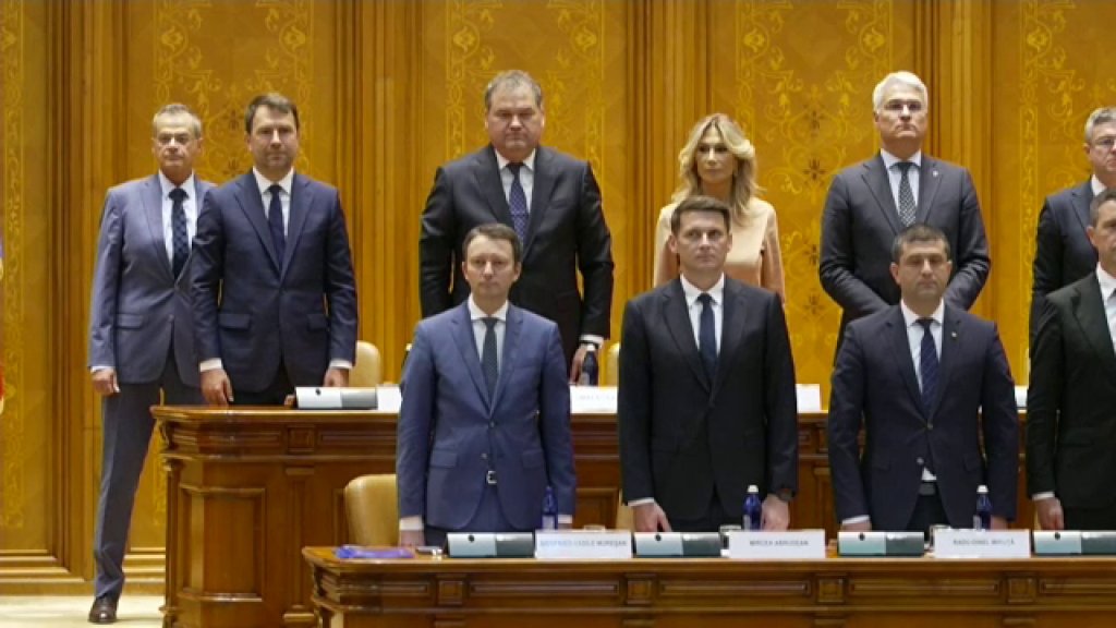 Ședința pentru învestirea Guvernului propus de Siegfried Mureșan a început cu scandal