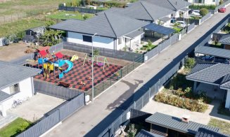 Două parcuri noi pentru copii, la Jucu. Unde au fost amenajate