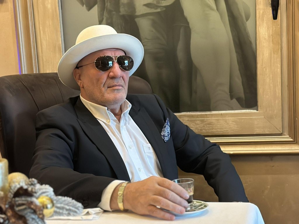 Blestemele lui Nelson Mondialu' pentru cei care i-au furat "tezaurul" / Clujenii: 'Lasa bă... că și tu i-ai prăduit pe alții'