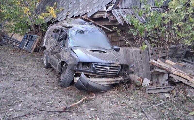 Accident mortal la Mărișel. Un bărbat a murit după ce mașina s-a răsturnat într-o râpă de peste 50 de metri