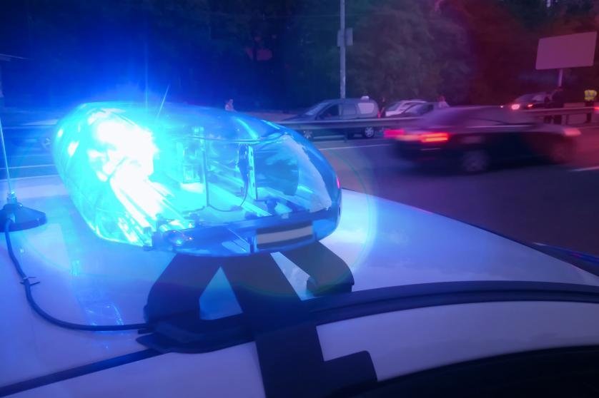 Incident violent pe o stradă din Cluj. O tânără ar fi provocat scandal și ar fi distrus o locuință