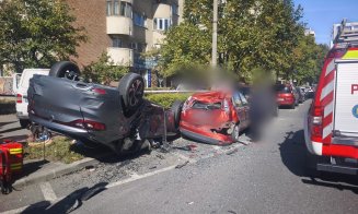 Cum s-a produs accidentul de pe Calea Dorobanților din Cluj, în urma căruia un autoturism s-a răsturnat peste două mașini parcate