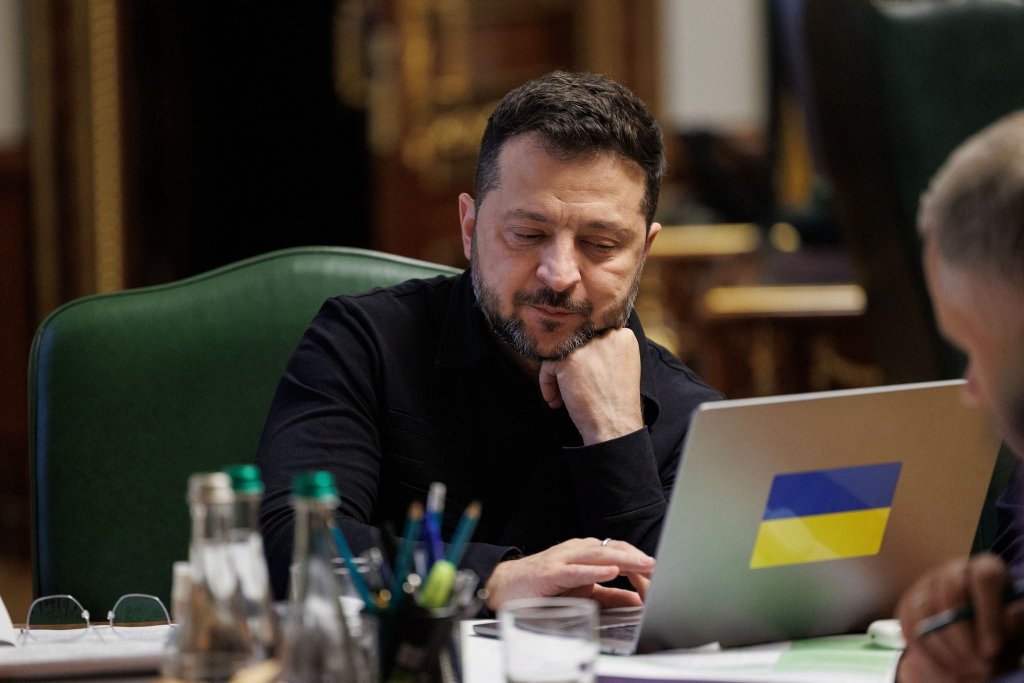 Peste jumătate dintre ucraineni nu îl mai vor pe Zelenski președinte
