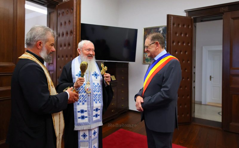 Moment emoționant: Primăria Turda, sfințită de Mitropolitul Andrei după lucrările de reabilitare
