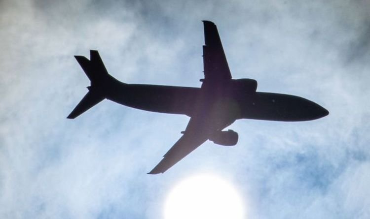 Momente tensionate la bordul unui avion decolat de pe Otopeni! Aeronava a aterizat de urgență, la câteva minute după decolare