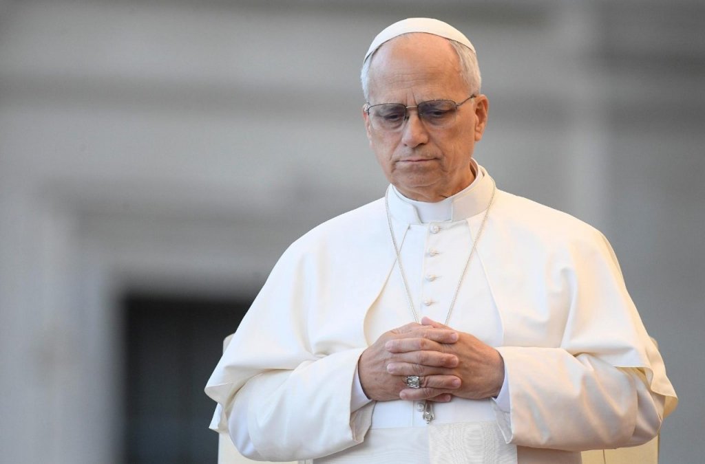 Papa Leon al XIV-lea ajunge pe masa de operație! Ce au descoperit medicii la plămânul Suveranului Pontif