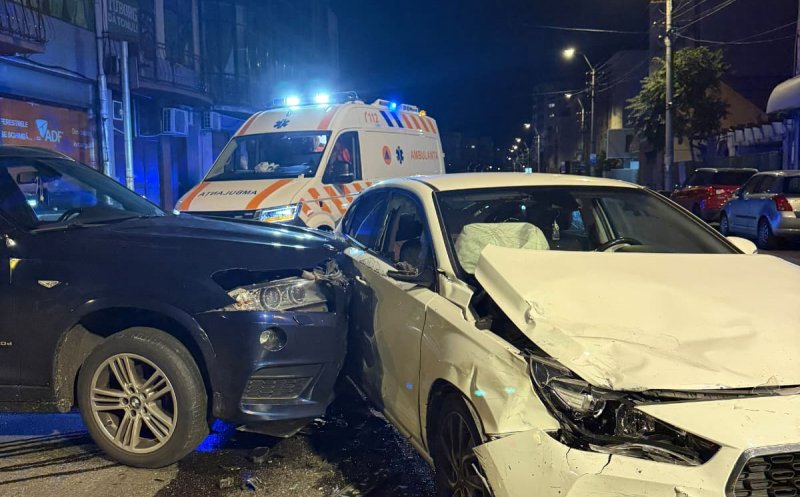 ACCIDENT în Cluj-Napoca: Mașini făcute praf și o tânără rănită după ce un șofer de 23 de ani a ignorat ce a învățat la școală când și-a luat carnetul