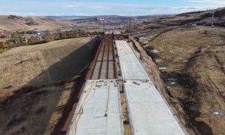 Se asfaltează cel mai lung viaduct de autostradă din România. Când vom putea circula pe A3 între Cluj și Zalău