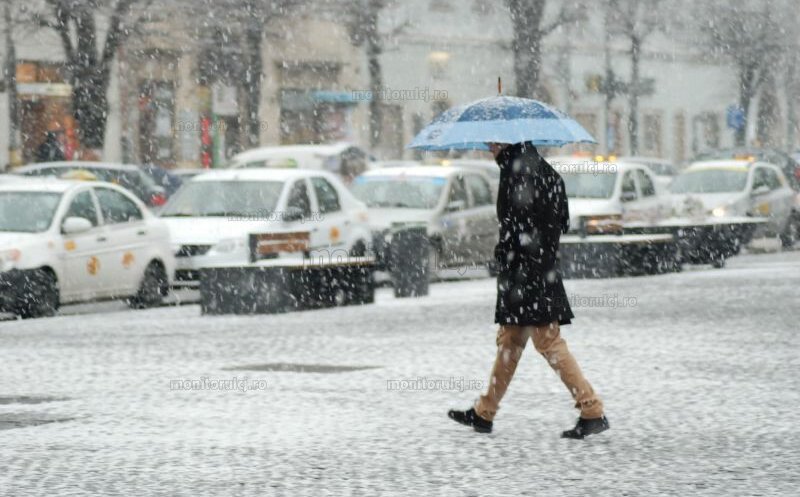 Vreme rece şi intensificări ale vântului, ploi şi precipitaţii mixte la altitudini mari