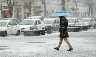 Vreme rece şi intensificări ale vântului, ploi şi precipitaţii mixte la altitudini mari