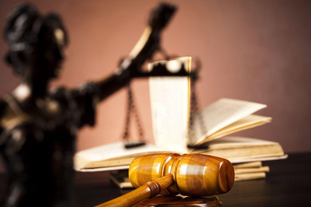 Curtea de Apel Cluj i-a redus aproape la jumătate pedeapsa unui fost grefier implicat în dispariția a sute de dosare