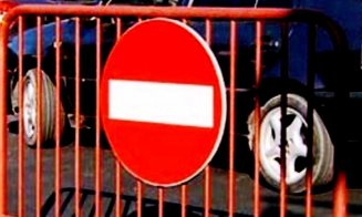 Restricții de circulație în două zone din Dej. La ce străzi se lucrează