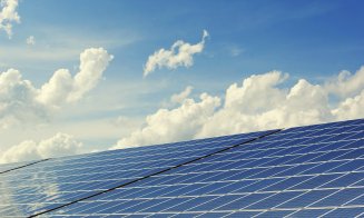 Cluj-Napoca investește 3 milioane de euro în energie solară pentru iluminatul public. Câți bani va economisi anual
