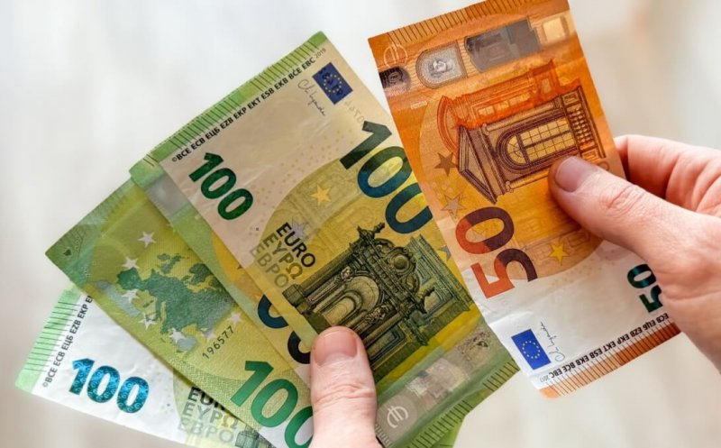 Euro a crescut ușor în ziua învestirii Guvernului Luca Niculescu