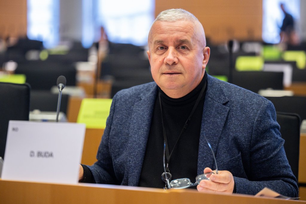 Daniel Buda: Programul „Lapte și fructe în școli” continuă după 2027. Ca raportor PPE, susțin extinderea programului pentru a include și o masă caldă