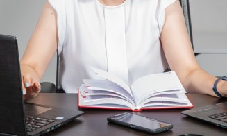 Clujul lansează o bibliotecă digitală cu lecții pentru Bacalaureat: 70 de lecții video gratuite, predate de profesori clujeni