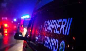 Accident rutier grav în Cluj. Un bărbat este inconștient și încarcerat