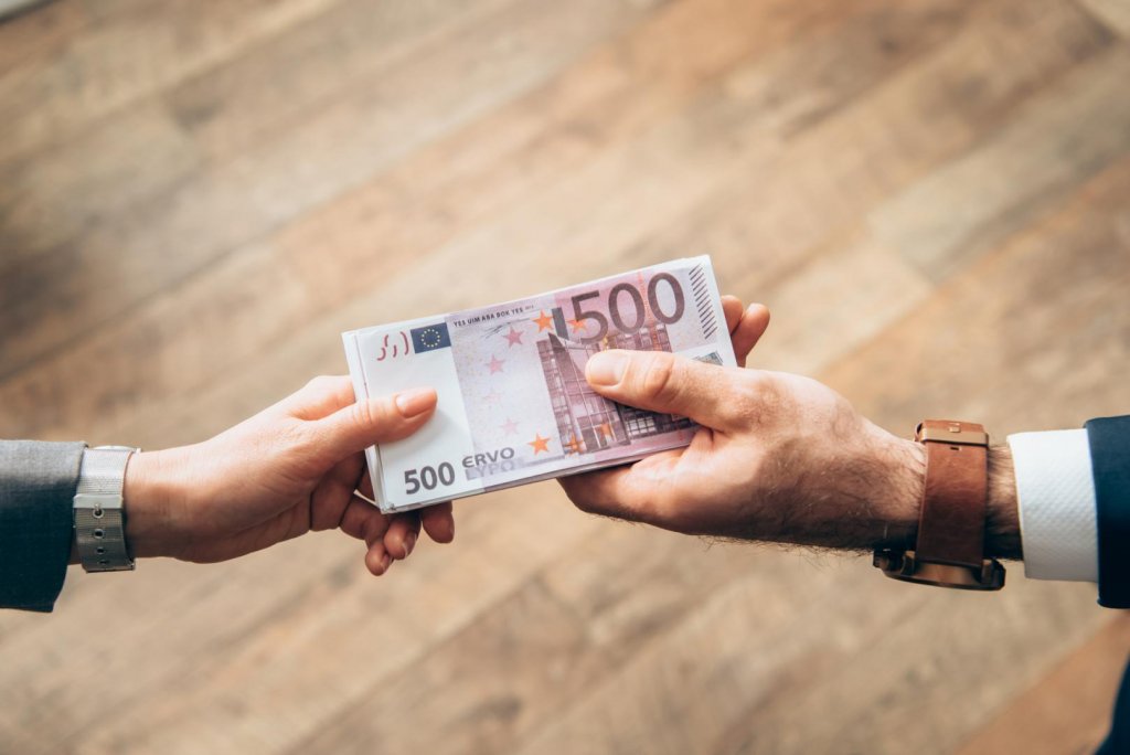 Percheziții la Parlamentul European, într-o anchetă privind folosirea ilegală a milioane de euro din fonduri europene. În vizor, un fost grup de extremă dreapta