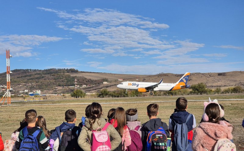 Peste 600 de copii, în vizită la Aeroportul Cluj. Ce au descoperit cei mici despre lumea aviației